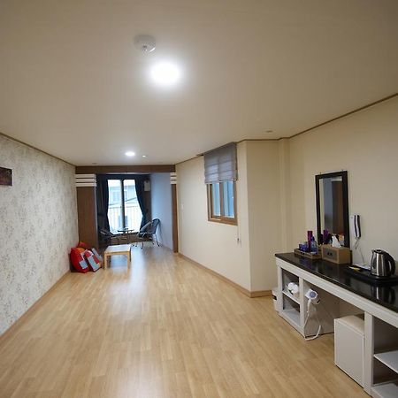Dorcas Tourist Hostel Tongyeong Exterior foto