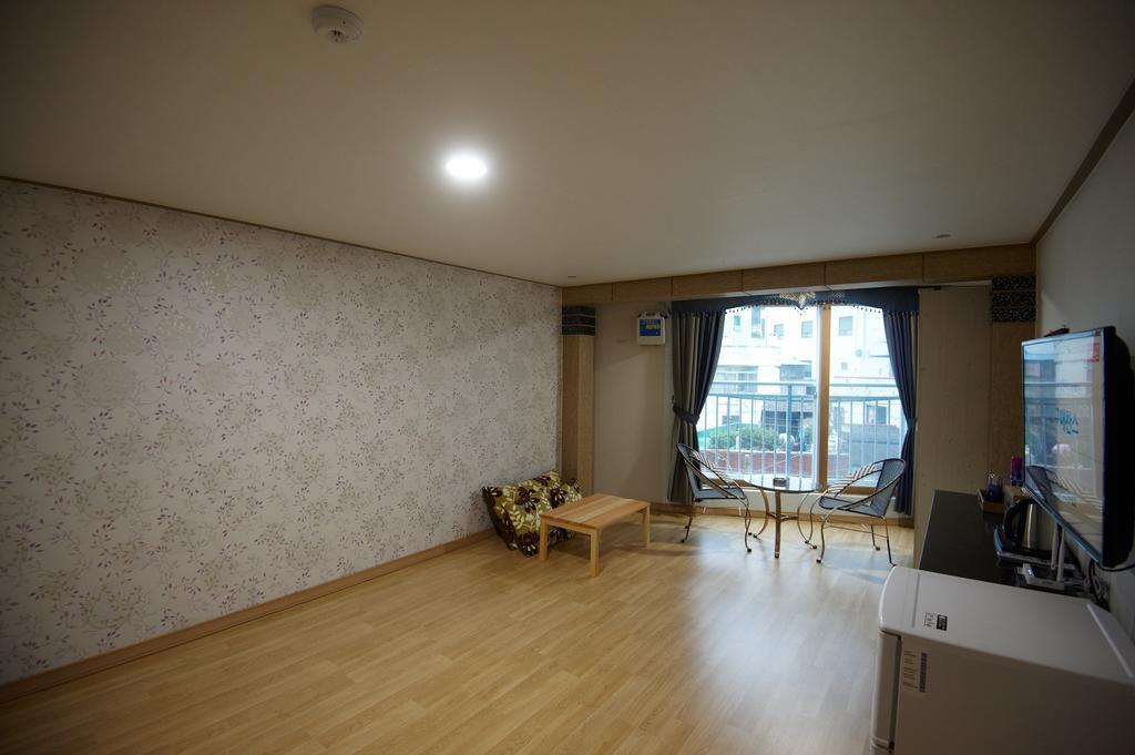 Dorcas Tourist Hostel Tongyeong Exterior foto