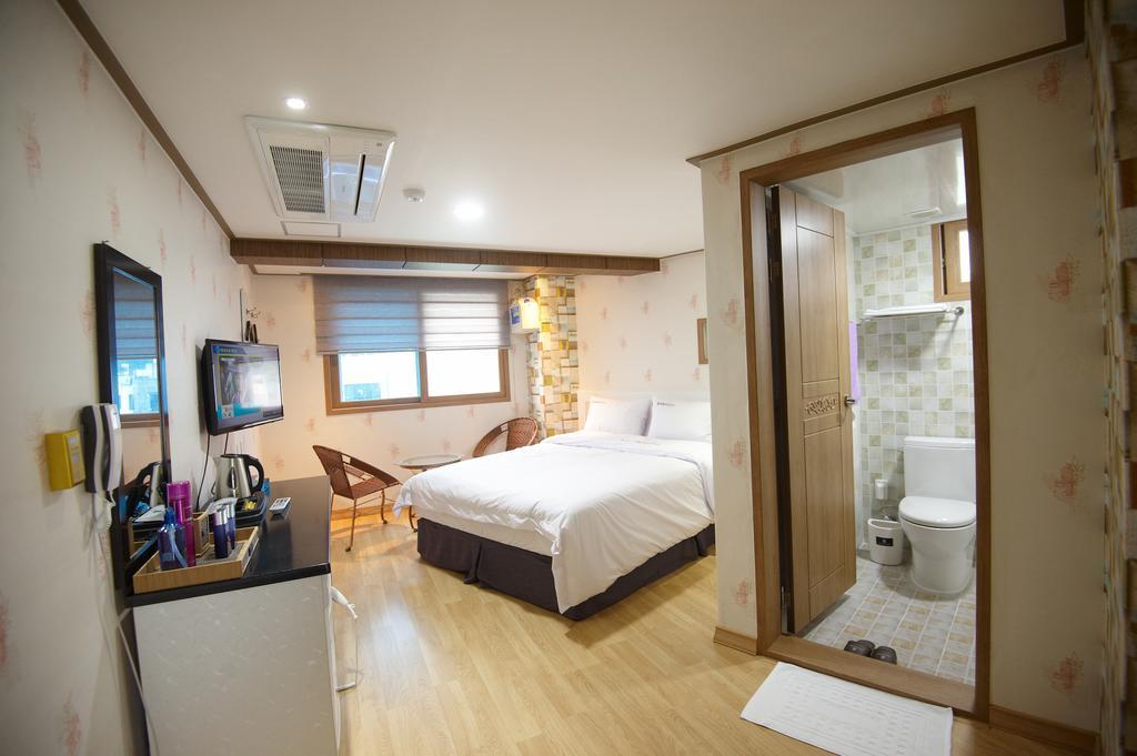 Dorcas Tourist Hostel Tongyeong Exterior foto