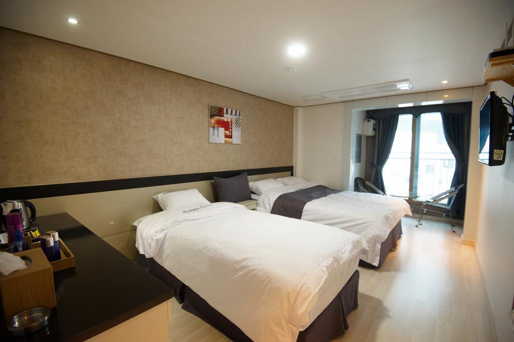 Dorcas Tourist Hostel Tongyeong Exterior foto