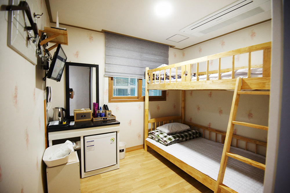 Dorcas Tourist Hostel Tongyeong Exterior foto